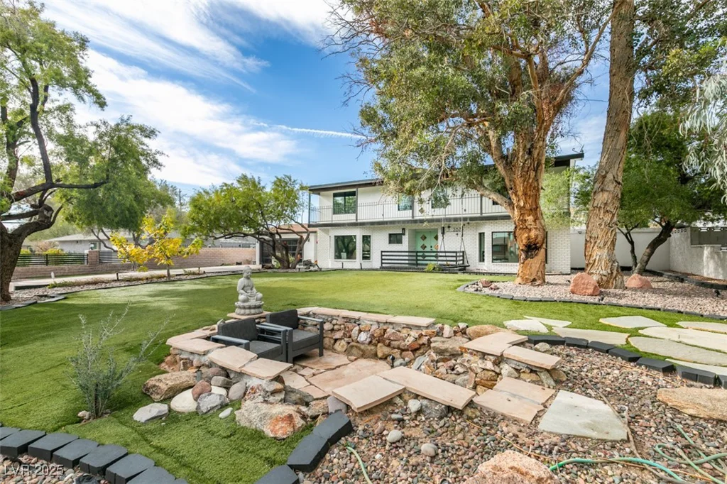 2875 Rosanna, Las Vegas, NV 89117