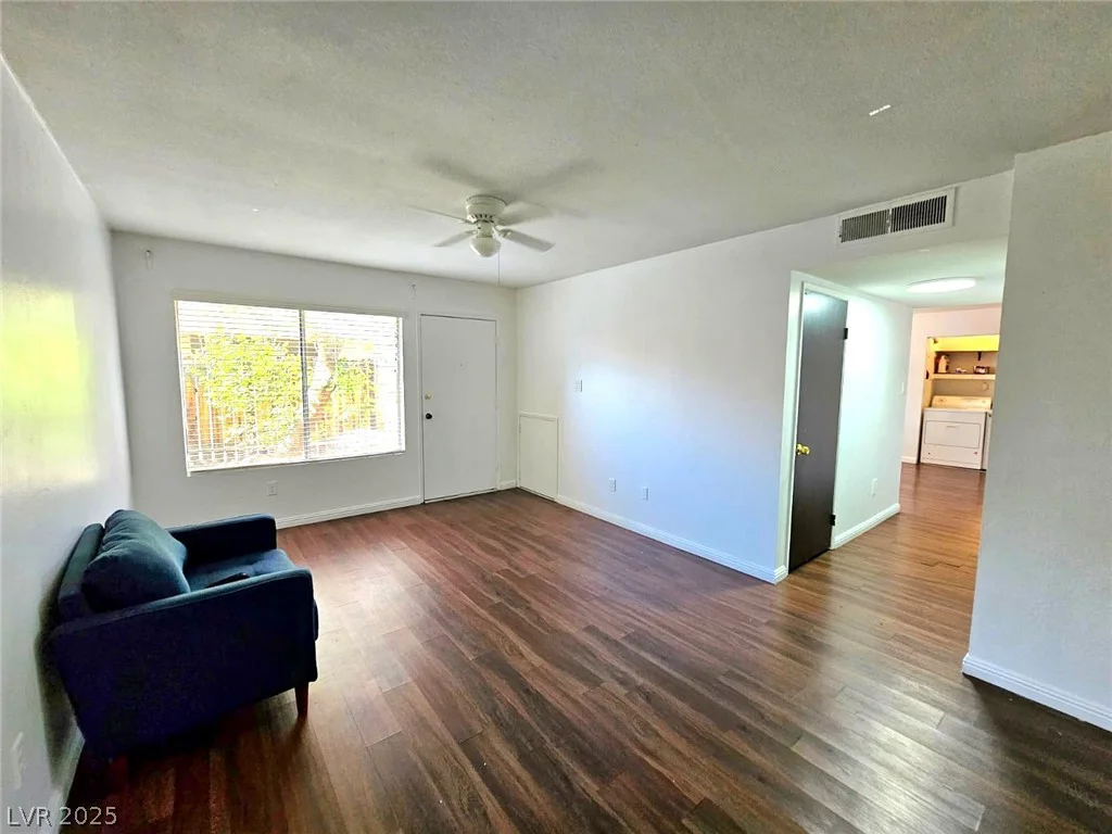 1460 Hialeah, Las Vegas, NV 89119