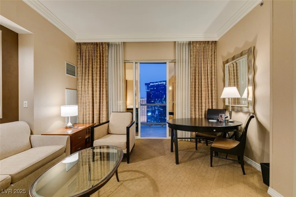 135 HARMON, Las Vegas, NV 89109