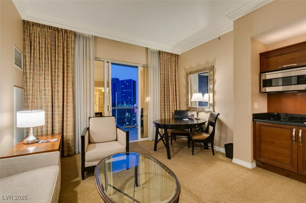135 HARMON, Las Vegas, NV 89109