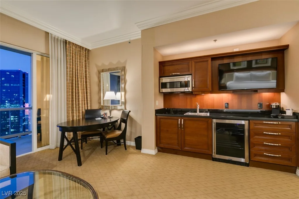 135 HARMON, Las Vegas, NV 89109