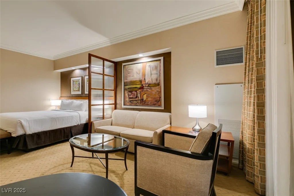 135 HARMON, Las Vegas, NV 89109