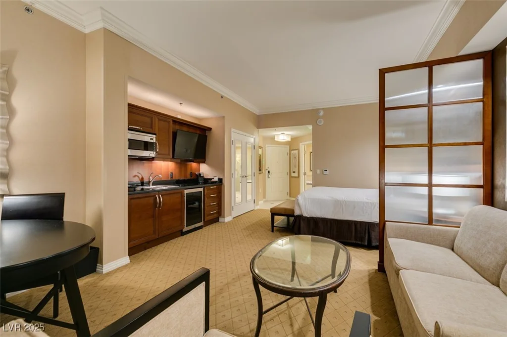 135 HARMON, Las Vegas, NV 89109