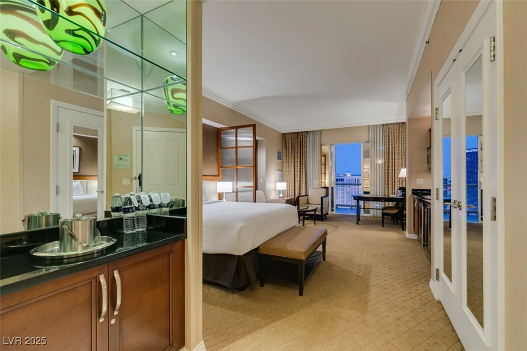 135 HARMON, Las Vegas, NV 89109