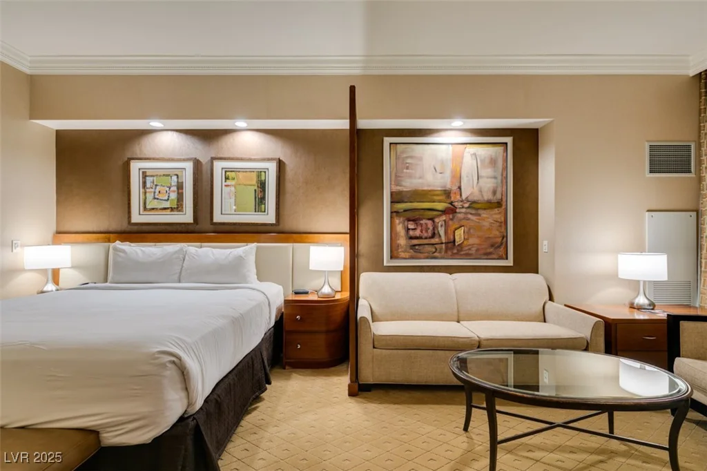 135 HARMON, Las Vegas, NV 89109