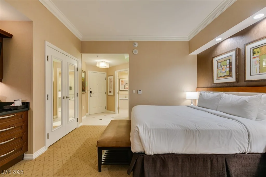 135 HARMON, Las Vegas, NV 89109