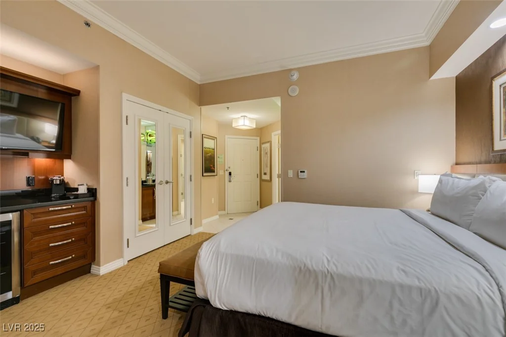 135 HARMON, Las Vegas, NV 89109