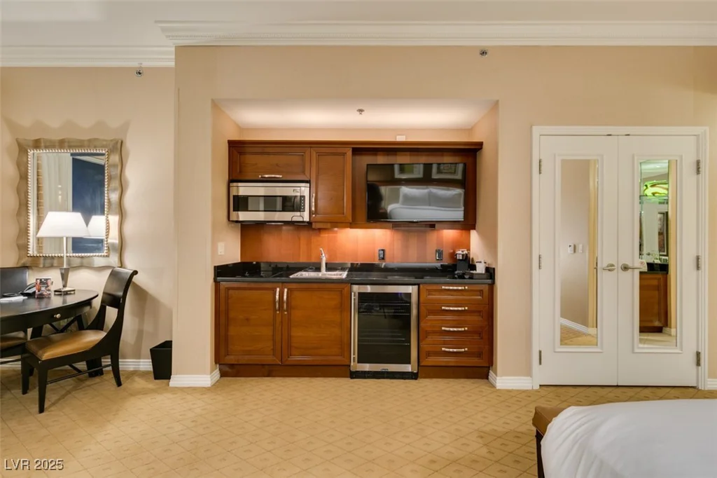 135 HARMON, Las Vegas, NV 89109