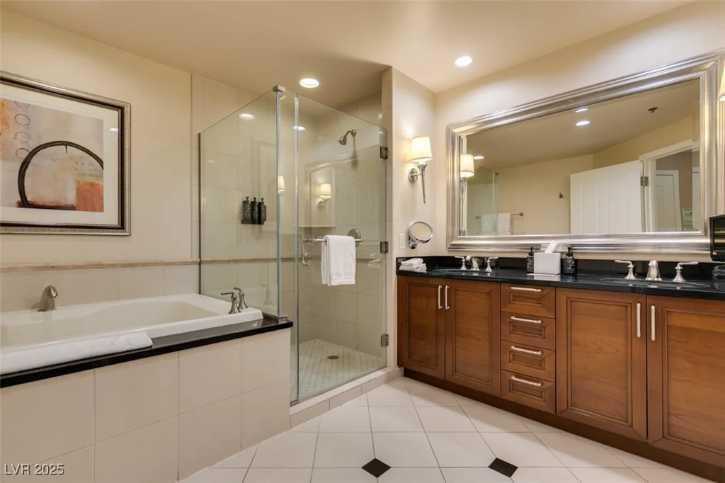 135 HARMON, Las Vegas, NV 89109