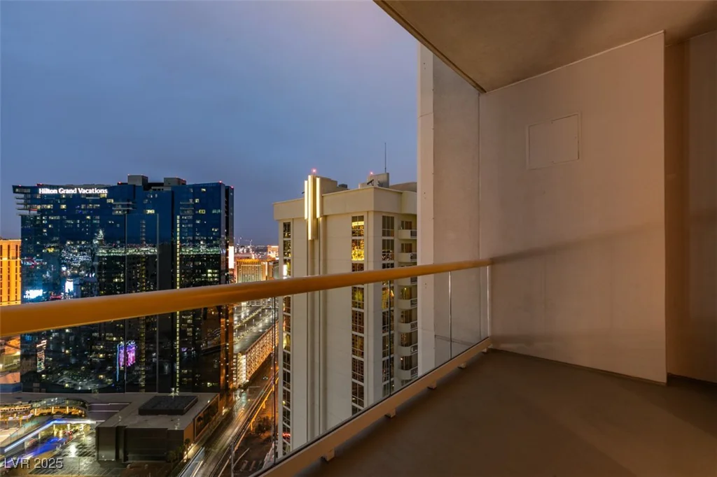 135 HARMON, Las Vegas, NV 89109