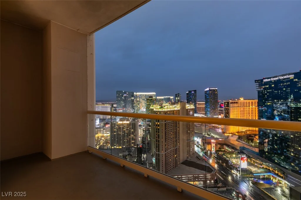 135 HARMON, Las Vegas, NV 89109