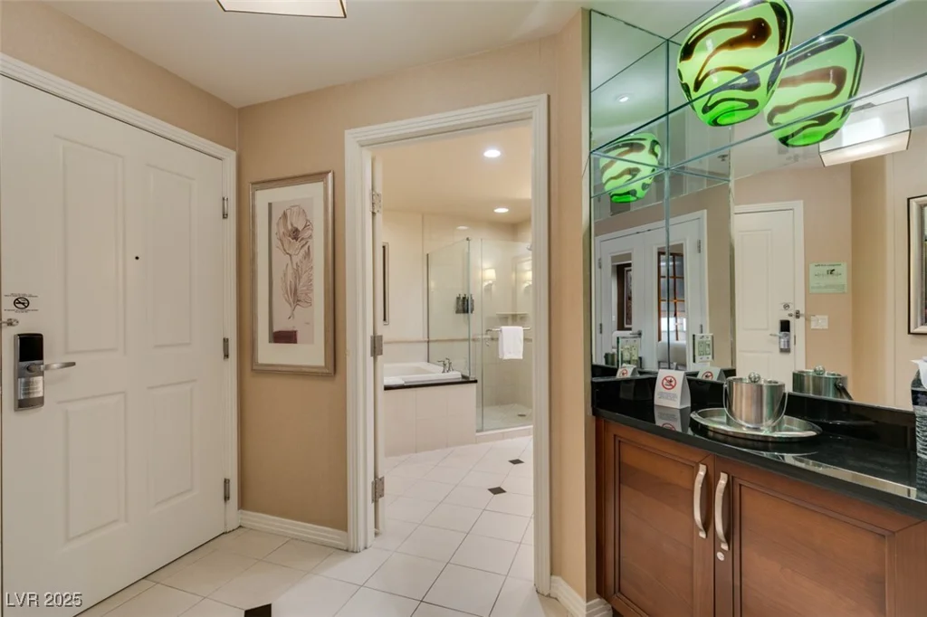 135 HARMON, Las Vegas, NV 89109