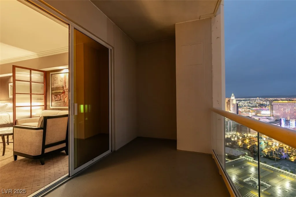 135 HARMON, Las Vegas, NV 89109