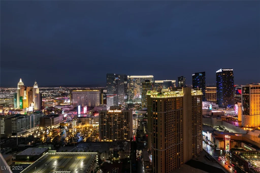 135 HARMON, Las Vegas, NV 89109