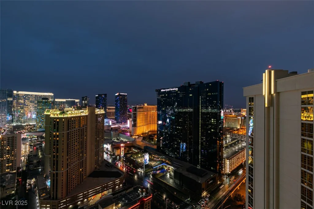 135 HARMON, Las Vegas, NV 89109
