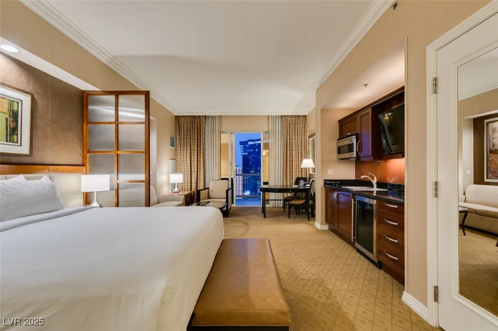 135 HARMON, Las Vegas, NV 89109