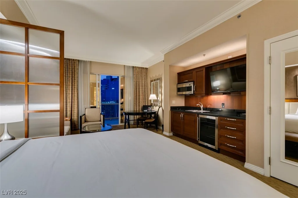 135 HARMON, Las Vegas, NV 89109