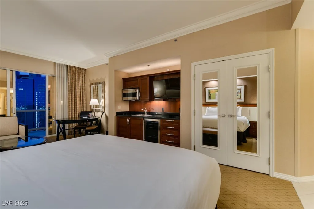 135 HARMON, Las Vegas, NV 89109