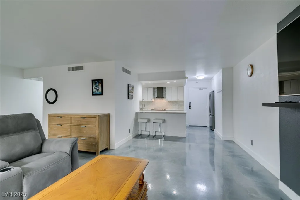 205 Harmon, Las Vegas, NV 89169