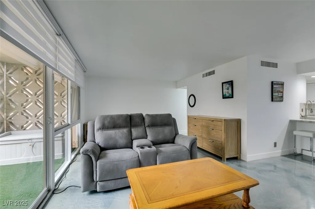 205 Harmon, Las Vegas, NV 89169