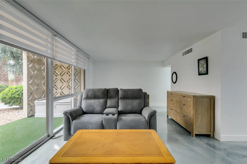 205 Harmon, Las Vegas, NV 89169