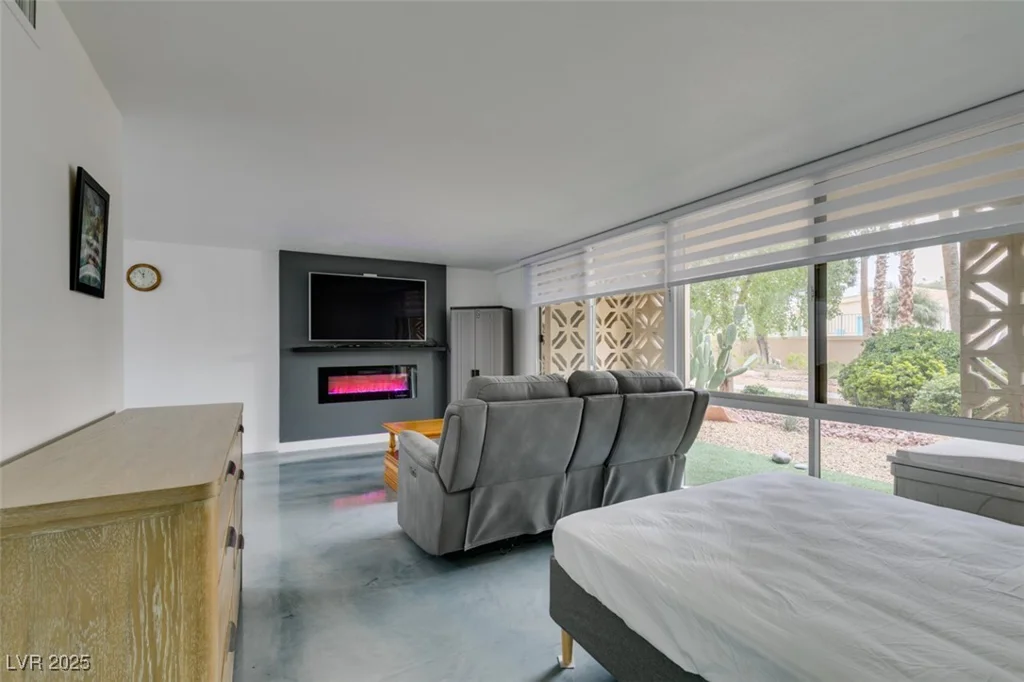 205 Harmon, Las Vegas, NV 89169
