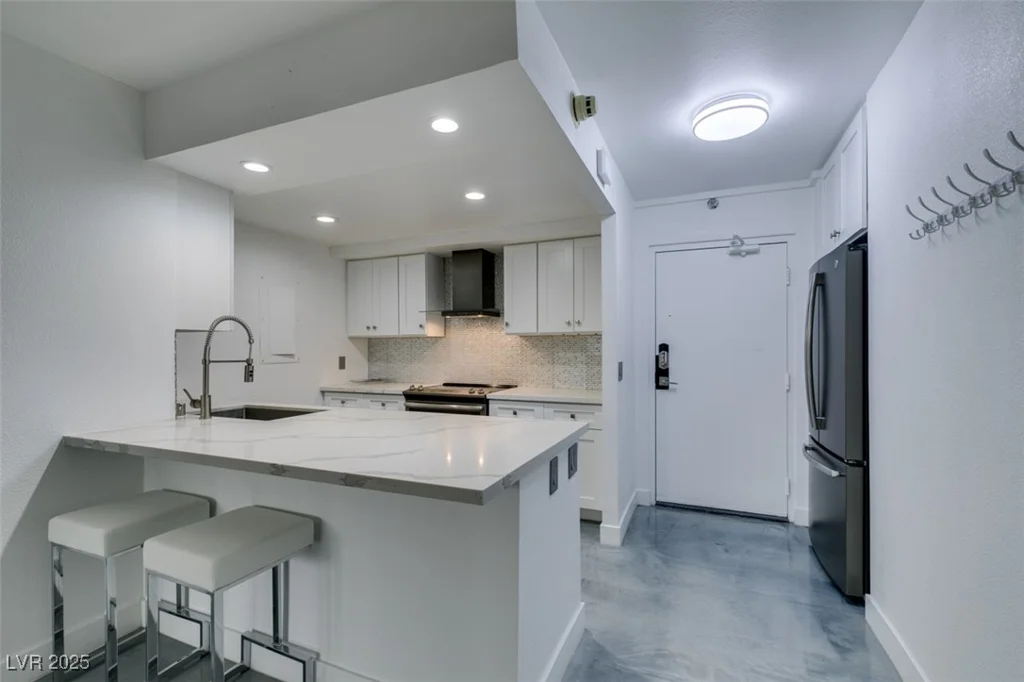 205 Harmon, Las Vegas, NV 89169