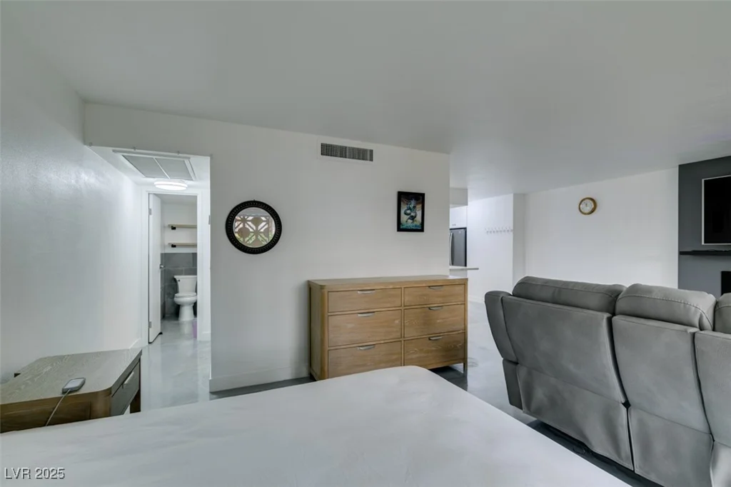 205 Harmon, Las Vegas, NV 89169