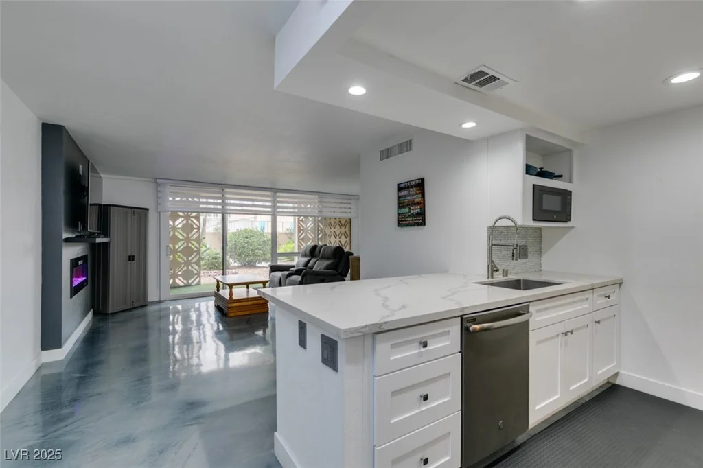205 Harmon, Las Vegas, NV 89169