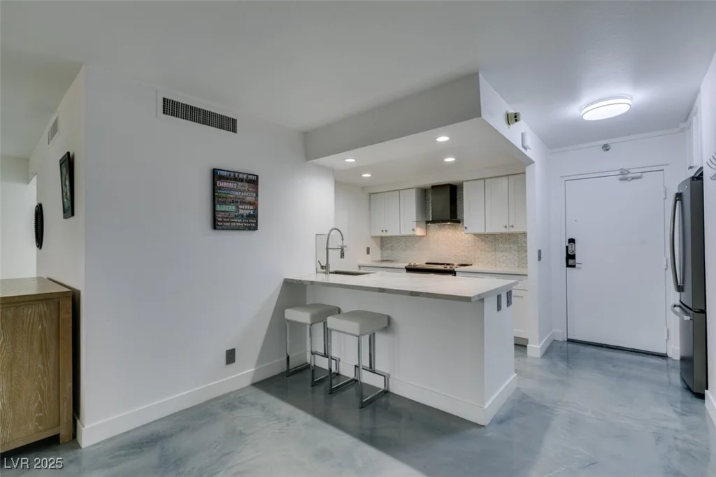 205 Harmon, Las Vegas, NV 89169