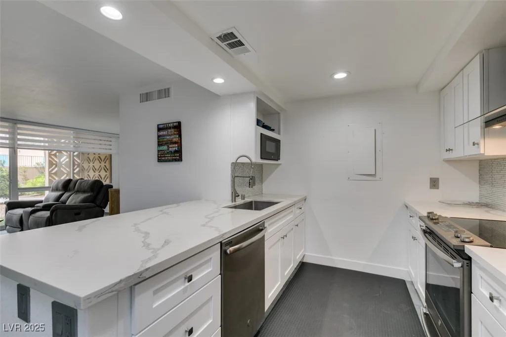 205 Harmon, Las Vegas, NV 89169