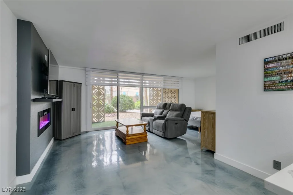 205 Harmon, Las Vegas, NV 89169
