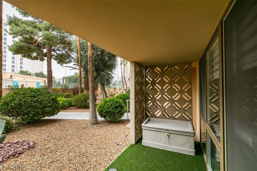 205 Harmon, Las Vegas, NV 89169