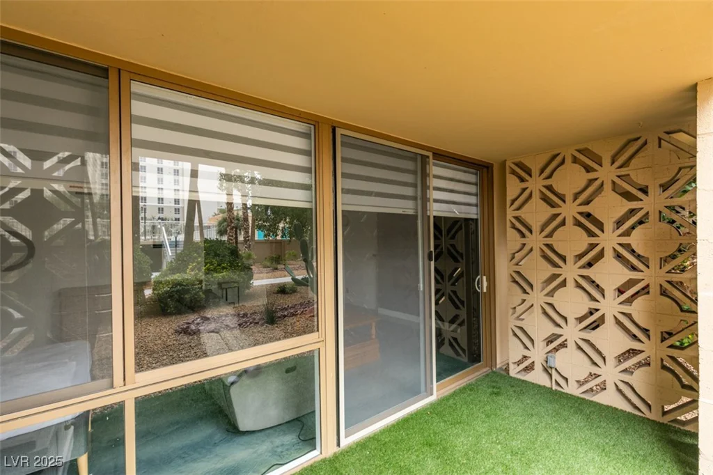 205 Harmon, Las Vegas, NV 89169