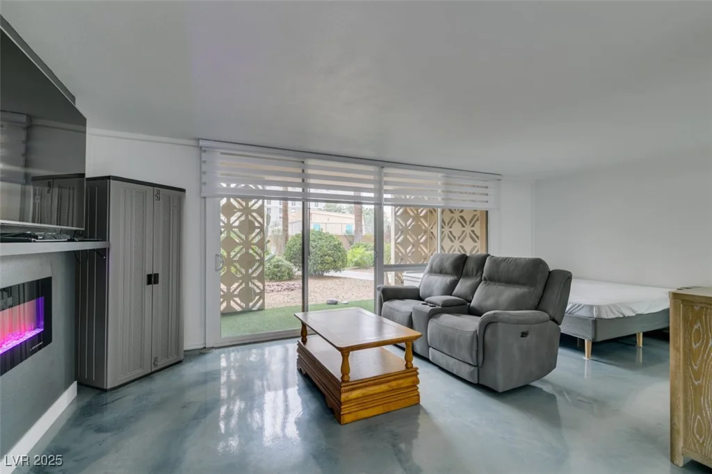 205 Harmon, Las Vegas, NV 89169