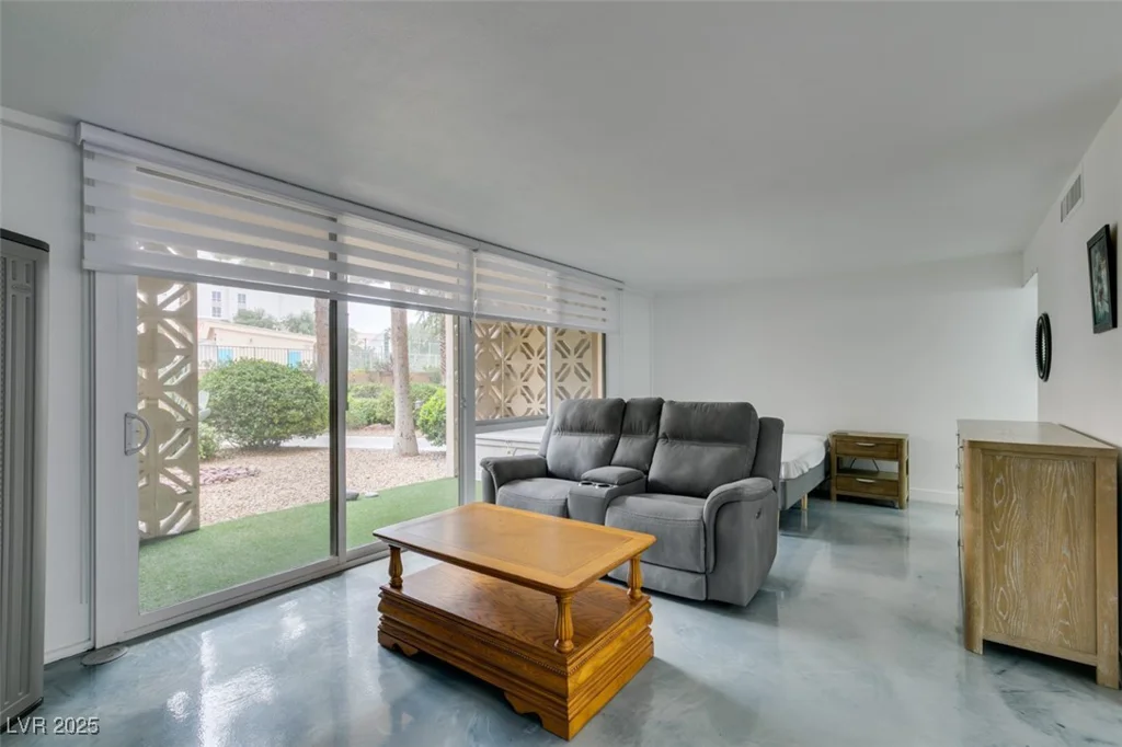 205 Harmon, Las Vegas, NV 89169