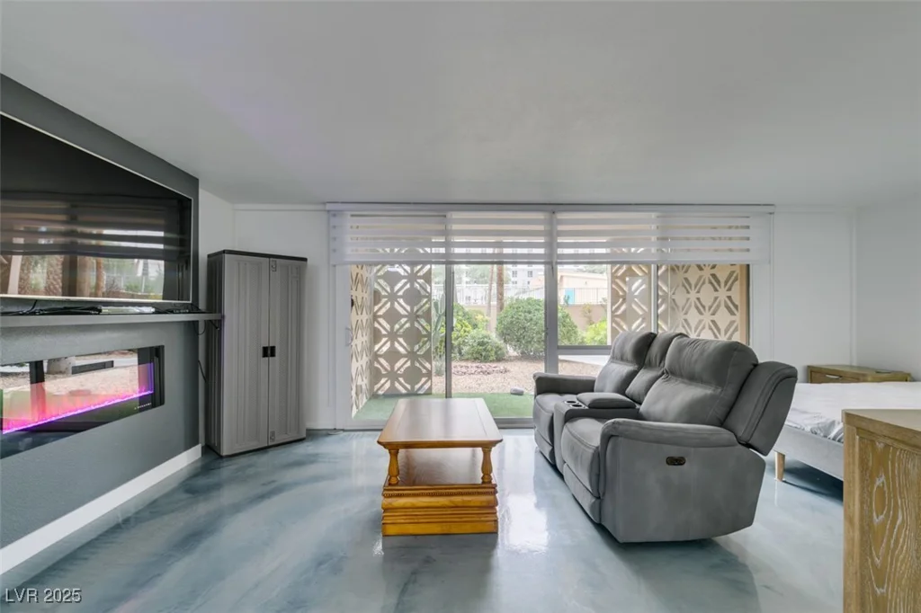205 Harmon, Las Vegas, NV 89169