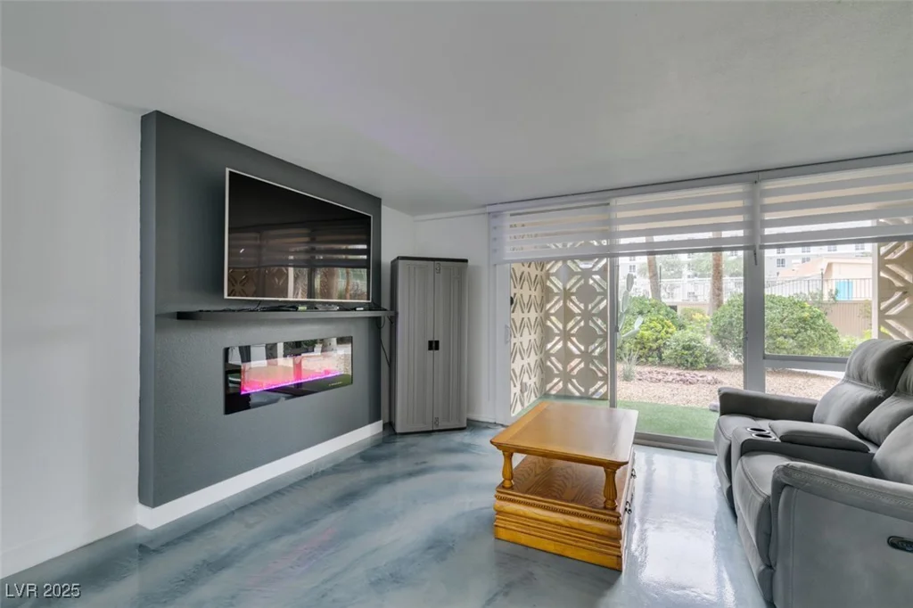 205 Harmon, Las Vegas, NV 89169