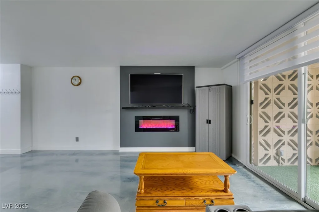 205 Harmon, Las Vegas, NV 89169