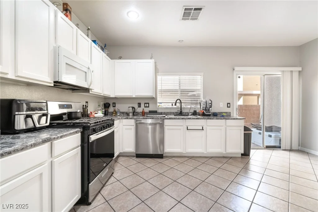 6880 Silver Eagle, Las Vegas, NV 89122