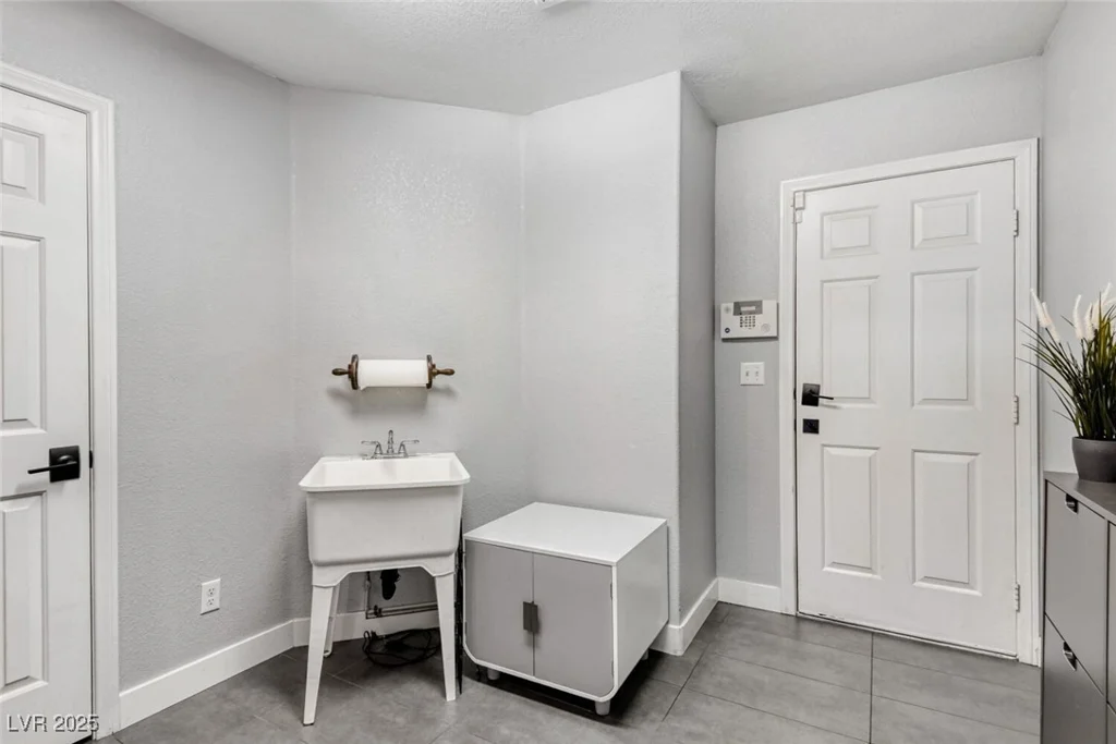 1915 Coralino, Henderson, NV 89074