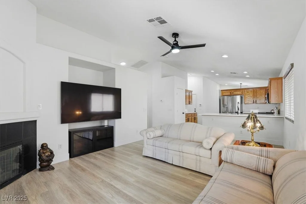 9016 Crooked Shell, Las Vegas, NV 89143