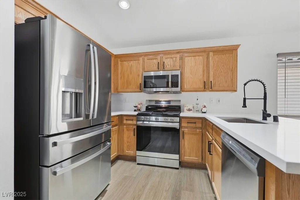 9016 Crooked Shell, Las Vegas, NV 89143