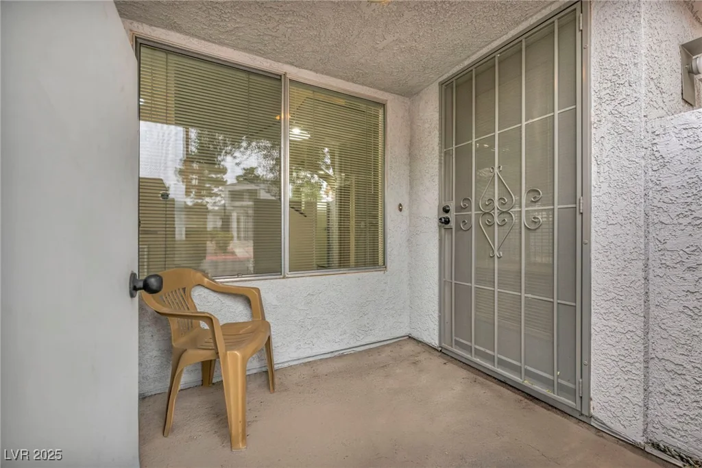 5670 Vineyard, Las Vegas, NV 89110