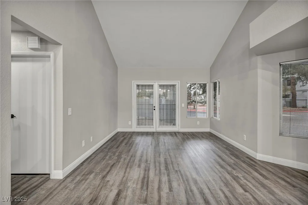 5670 Vineyard, Las Vegas, NV 89110