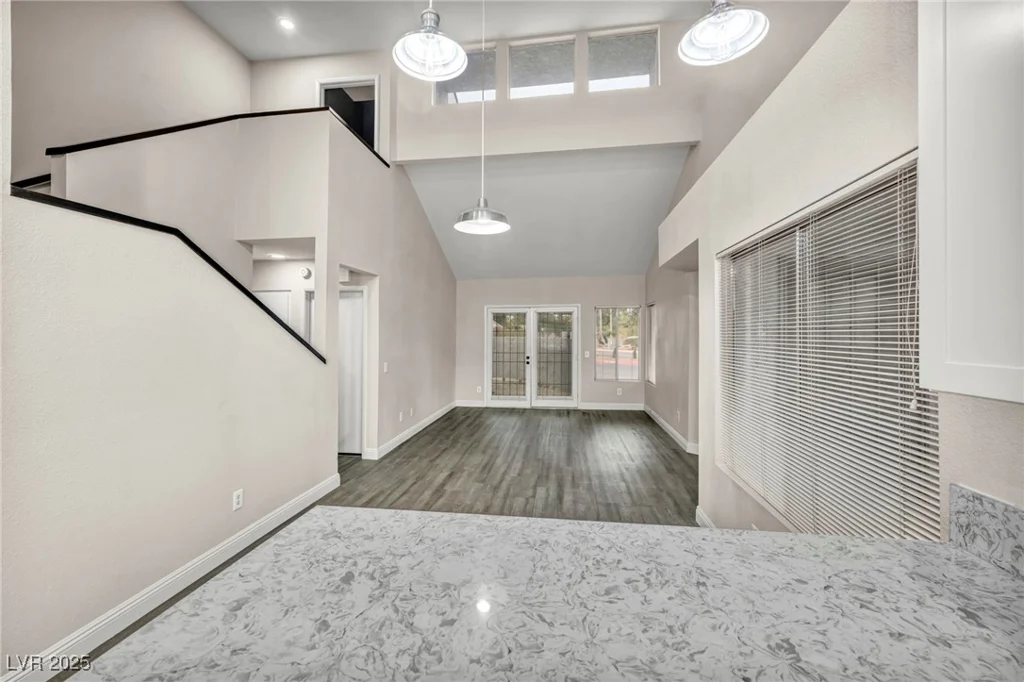 5670 Vineyard, Las Vegas, NV 89110
