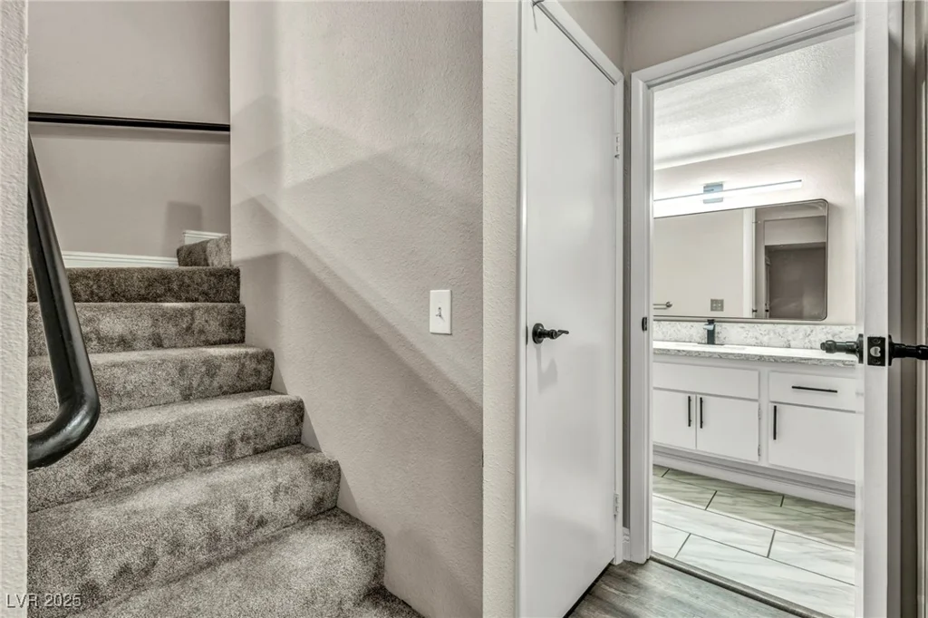 5670 Vineyard, Las Vegas, NV 89110
