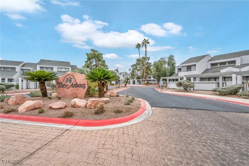 5670 Vineyard, Las Vegas, NV 89110