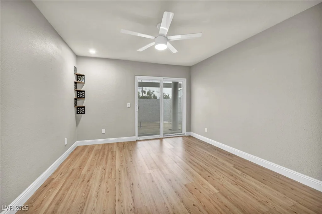 5670 Vineyard, Las Vegas, NV 89110