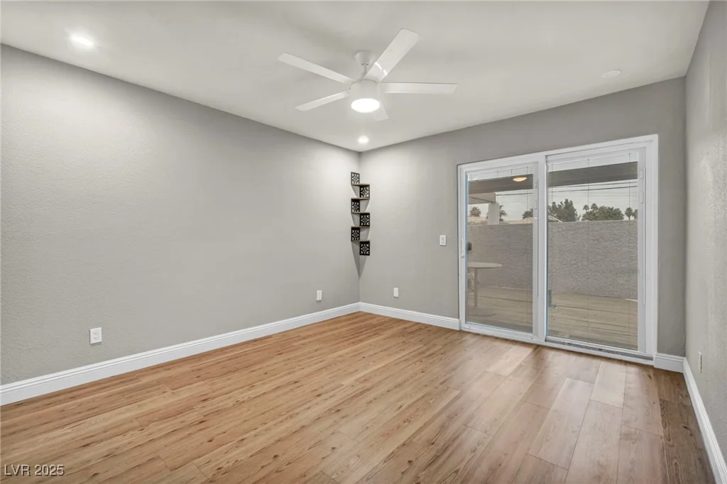 5670 Vineyard, Las Vegas, NV 89110